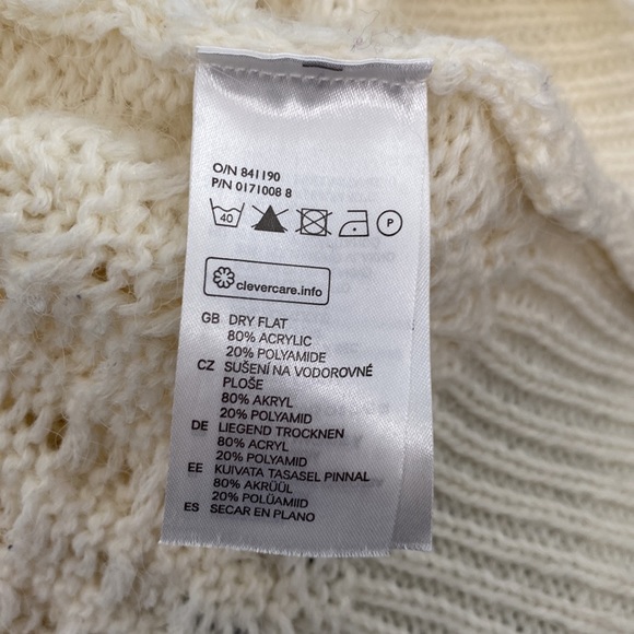 Oversized Cable Knit Sweater with high low dropped hemline - Picture 5 of 5